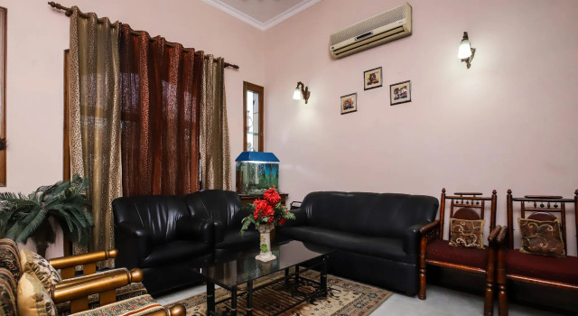 OYO 22291 Cozy Stay, Забронировать Отель Отели Нью-Дели с парковкой, Парковка
