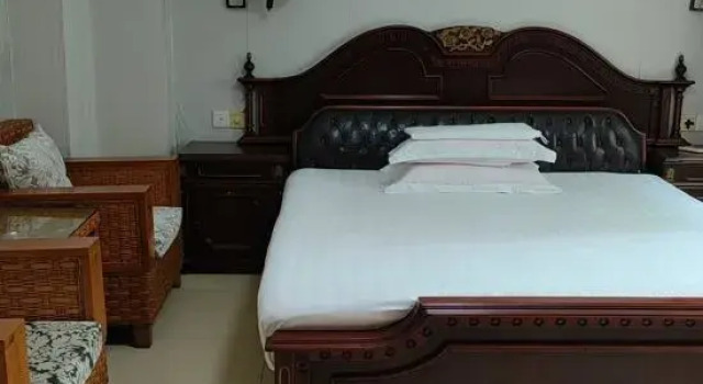 Cropland Lvzu (Sanya Central Hospital Shop), Book Hotel Sanya Hainan