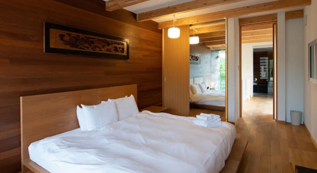 Коттедж с 4 комнатами с балконом Sekka House