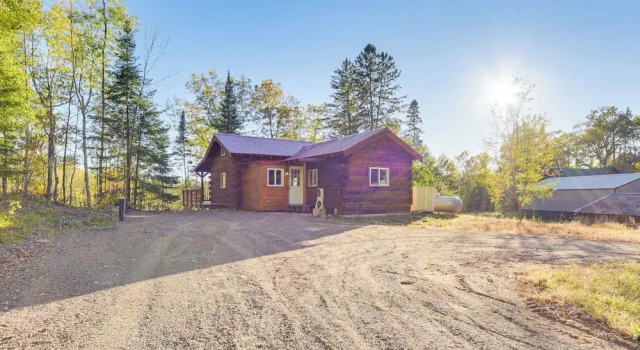 Northwoods Nature Escape! Lakefront Hayward Cabin, Varaa Hotelli Hayward Wisconsin