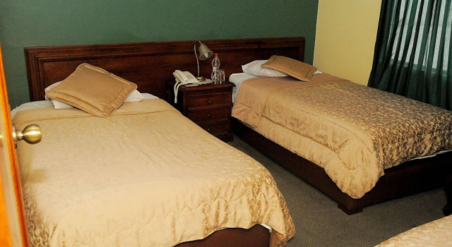 Трёхместный номер Standard Colony Inn Hotel