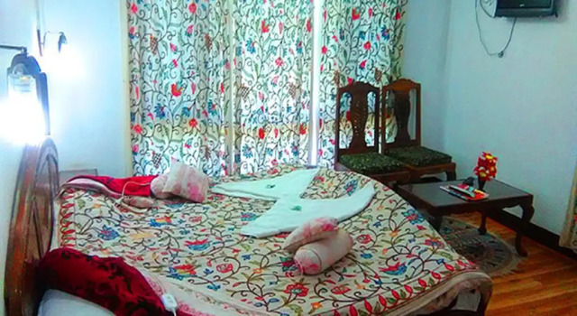 Hotel Brown Palace, Забронировать Отель Сринагар Jammu & Kashmir Ski
