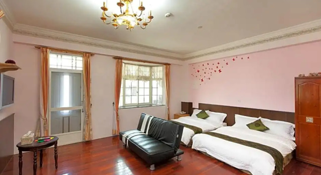 Четырёхместный номер Standard с балконом Printemps Hostel