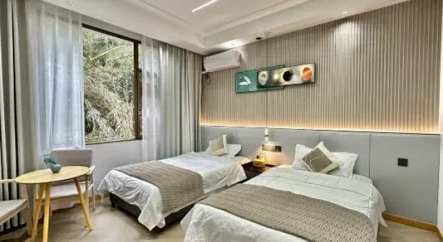 Three Trees Homestay (Emei Mountain Branch), Varaa Hotelli Hotellit Sichuan pysäköinnillä, Pysäköinti