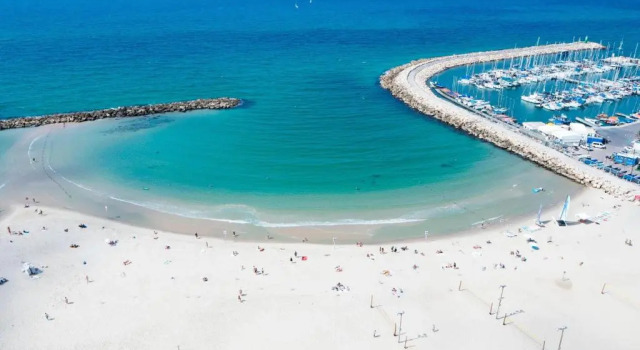 Classic Double room with balcony and with sea view Renaissance Tel Aviv Hotel