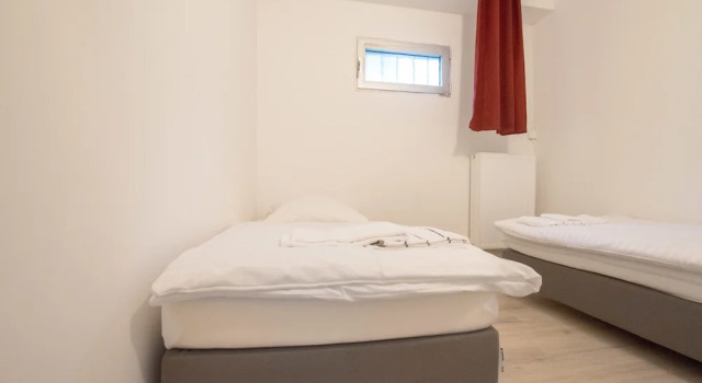 Кровать в общем номере с 6 комнатами с видом на город Spacious House