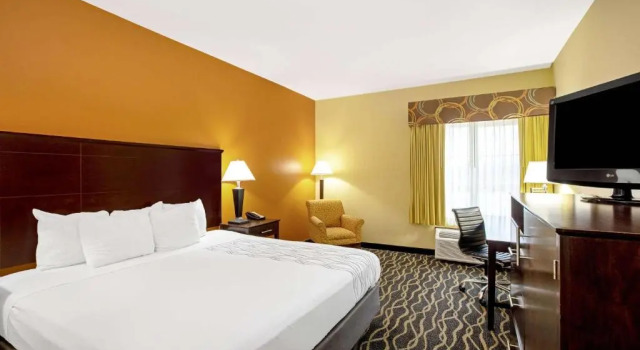 Номер Standard La Quinta by Wyndham Tulsa Airport / Expo Square