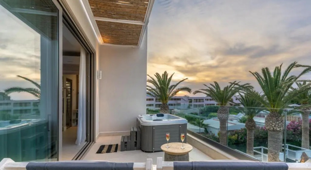 Люкс Drossia Palms Hotel and Nisos Beach Suites