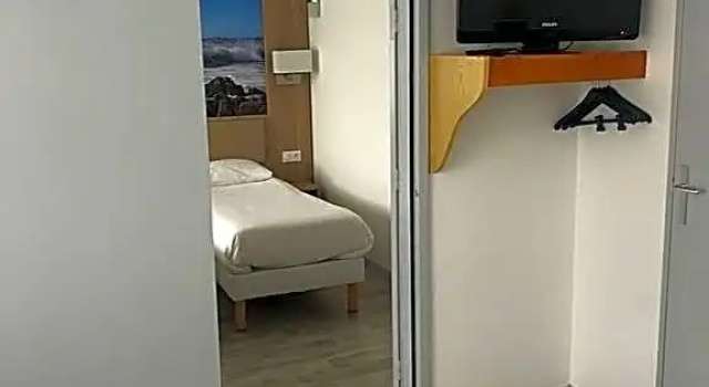 Четырёхместный номер Standard BRIT HOTEL Confort MORLAIX