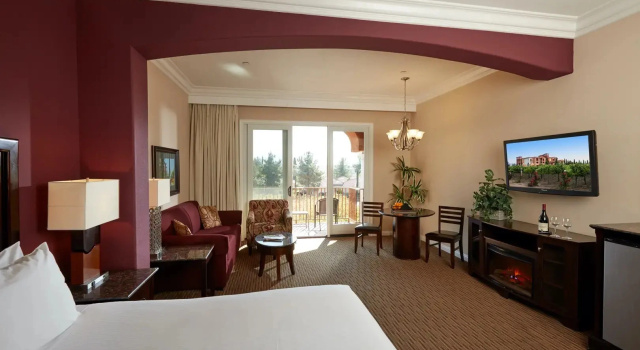 Одноместный люкс с балконом South Coast Winery Resort and Spa