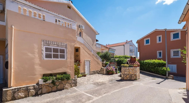 Ivica two Bedroom Apartment B, Novalja