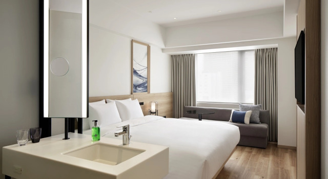 Двухместный номер Отель Fairfield by Marriott Osaka Namba