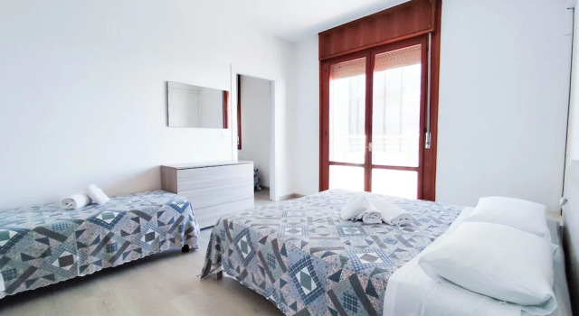 Spacious Flat With Balcony by the sea