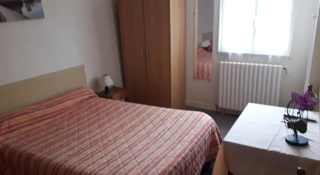 Gambetta, Rezerwuj Hotel Hotele w Surgeres ze śniadaniem, Śniadanie