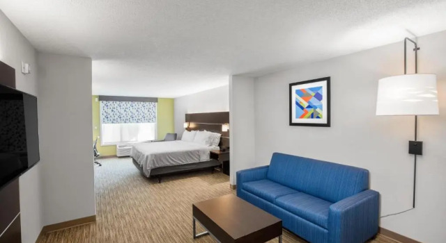 Люкс Holiday Inn Express Hotel & Suites Altoona-Des Moines by IHG