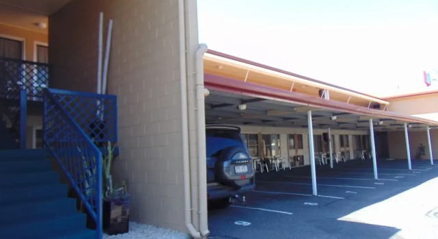Трёхместный люкс Comfort Отель Rockhampton Court Motor Inn