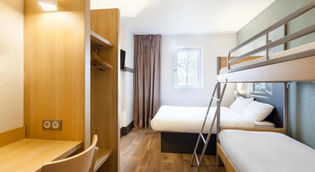Четырёхместный номер Standard B&B HOTEL Saint-Michel sur Orge