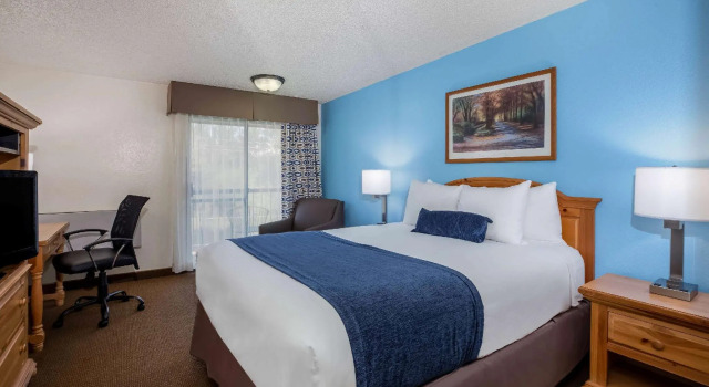 Двухместный номер с видом на реку Baymont by Wyndham Yakima Riverfront