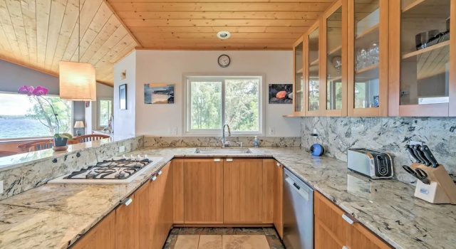 Коттедж Direct Oceanfront, Big Island Home