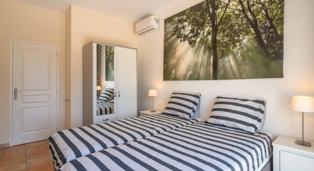 Luxury Villa with Private Swimming Pool in Escales, Réserver Villa Cottages à Escales, Cottage