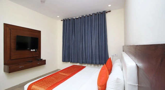 OYO 6495 Sector 30, Varaa Hotelli Gurgaon 