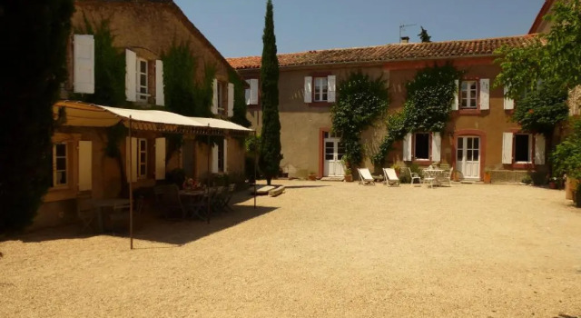Коттедж с 4 комнатами Château La Villatade