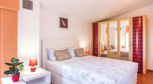 Beautiful Home in Makarska With Wifi and 1 Bedrooms