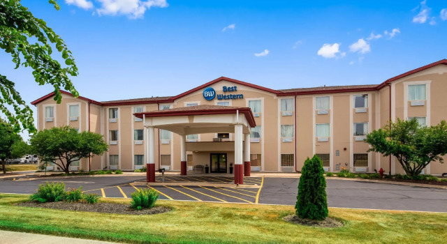 Кровать в общем номере Best Western Joliet Inn & Suites