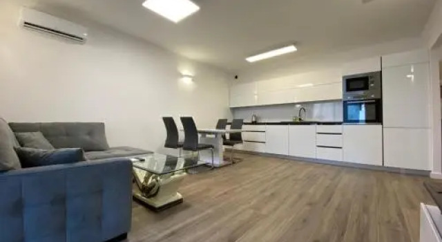 Apartment Slavka, Varaa Huoneisto Hotellit Strožanac pysäköinnillä, Pysäköinti