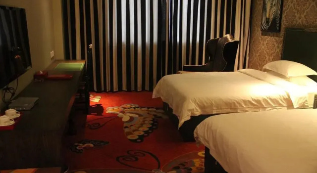 Zhengzhou Auchan International Hotel, Book Hotel Zhongyuan District 
