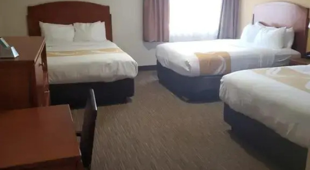Шестиместный семейный номер Standard Quality Inn & Suites Los Angeles Airport - Stadium District