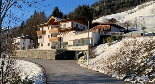 Апартаменты Apartment With Alpine Views