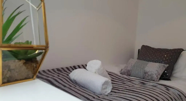Spacious Contractor House for Large Groups - Private Parking by Liverpool Short Stay