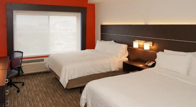 Четырёхместный номер Standard Holiday Inn Express & Suites - Aurora Medical Campus by IHG