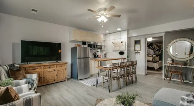 Студия Designer Condo in Hip Zen Yard! Midtown Phoenix!