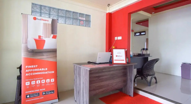 RedDoorz near Taman Kota Ternate, Book Pension Hoteller i North Maluku med parkering, Parkering