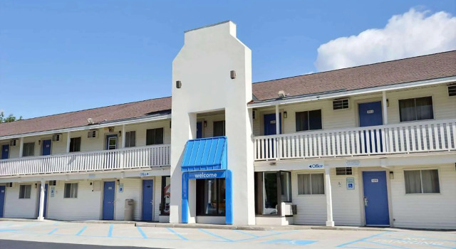 Motel 6 Brattleboro, 예약 호텔 브레틀보로 버몬트