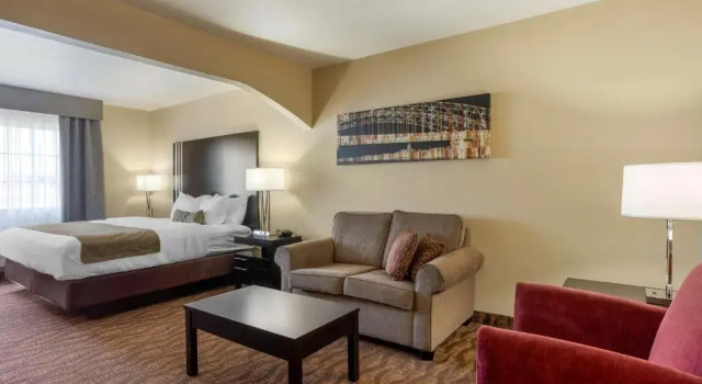 Номер Deluxe Best Western Plus Capital Inn