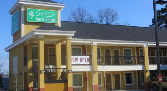 Garden Inn & Suites Little Rock, Забронировать Мини-отель Литтлрок Арканзас, рядом с Детская библиотека и образовательный центр Хиллари Родэм Клинтон