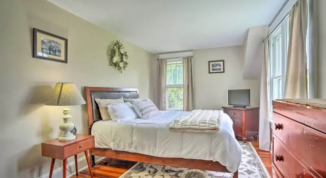 Коттедж с 3 комнатами с балконом Elegant Charles Town Home: Grill, Walk Dtwn!