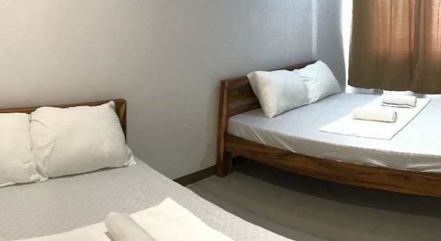 Четырёхместный номер Standard с балконом Seabreeze Beach Lodge
