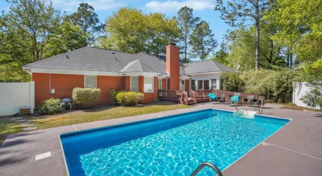 Market District Pool House, Boek Hotel Statesboro Georgia