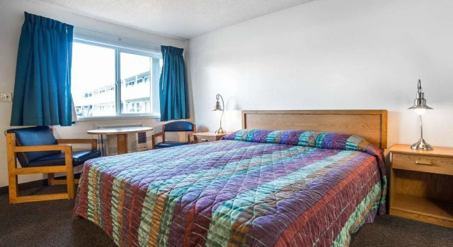 Rodeway Inn & Suites, Rezerwuj Hotel Hotele w Columbia River Gorge z parkingiem, Parking