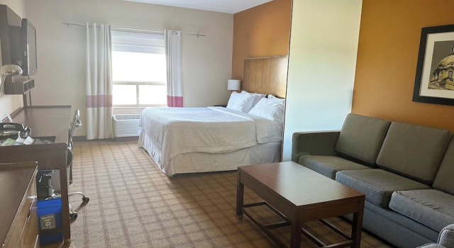 Люкс Executive c 1 комнатой Four Points by Sheraton Edmonton Gateway