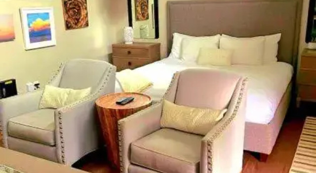Riverbend Cabin #11, Book Hotel Hoteller i Spicewood med parkering, Parkering