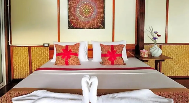 Бунгало Deluxe с балконом и с видом на море Phuphaya Seaview Resort