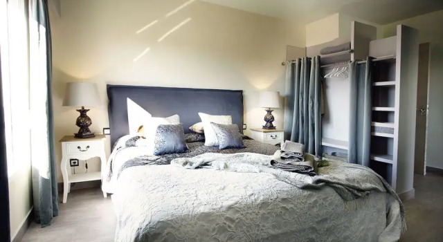 Garden Suite - Amplia y Luminosa, Забронировать Отель Малага - центр Малага, рядом с Музей Кармен Тиссен
