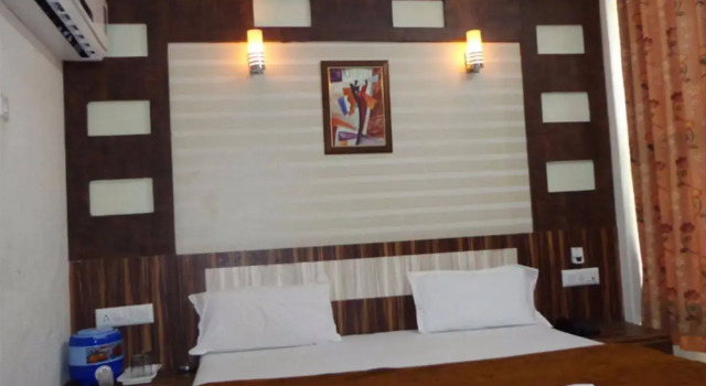 Hotel Om Palace, Réserver Hôtel Vastral Gujarat