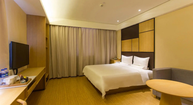 Номер Superior JI Hotel Shanghai Oriental Pearl Tower
