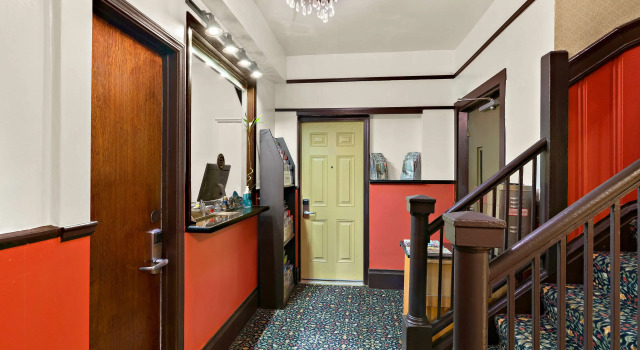 Mithila San Francisco - SureStay Collection by Best Western, Забронировать Отель Отели Сан-Франциско с парковкой, рядом с Mary Ellen Pleasant Memorial, Парковка